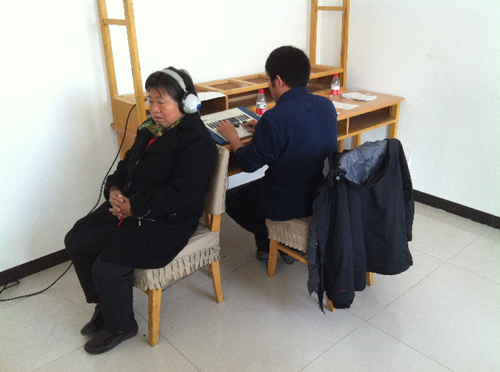 市残疾人辅助器具资源中心为密云县贫困成年听力残疾人验配助听器