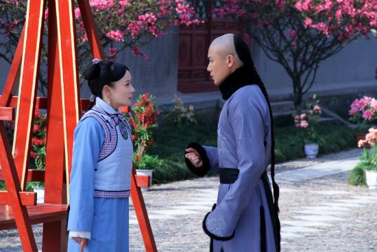 陆毅饰演的少将军恒泰与江逸尘为争连城一直互相看不顺眼