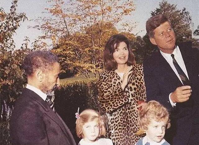 美国总统肯尼迪遇刺后他的遗孀杰奎琳后来怎样了